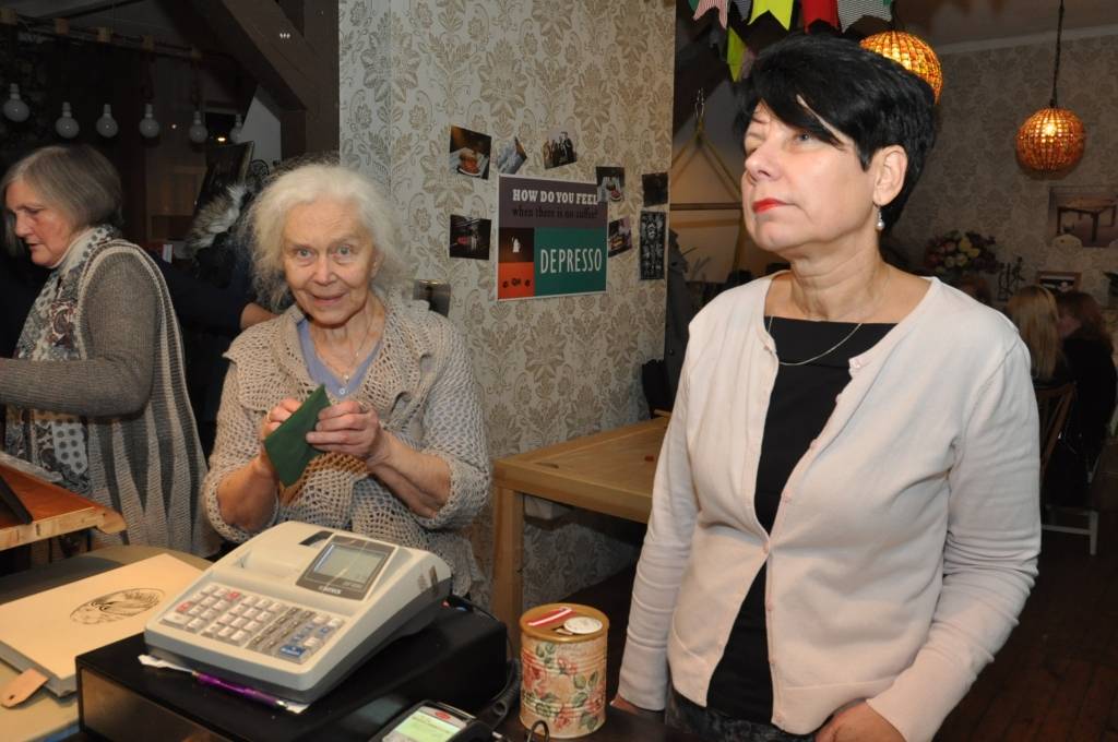 FOTO: Spēka dziesmu vakars kafejnīcā "Kursas Putni"