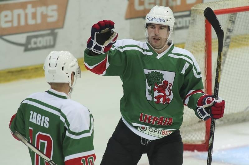 "Liepāja" Latvijas hokeja čempionātā uzvar "Prizmu"