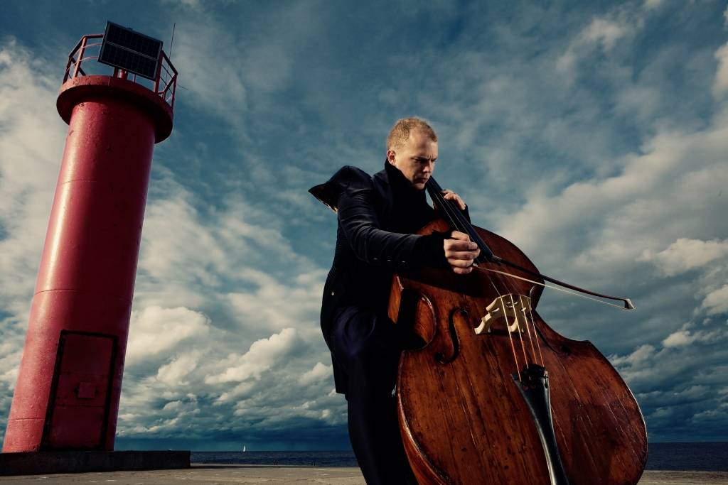 Gunārs Upatnieks "Lielā dzintara" Kamerzālē atgriezīsies ar kontrabasa monologu