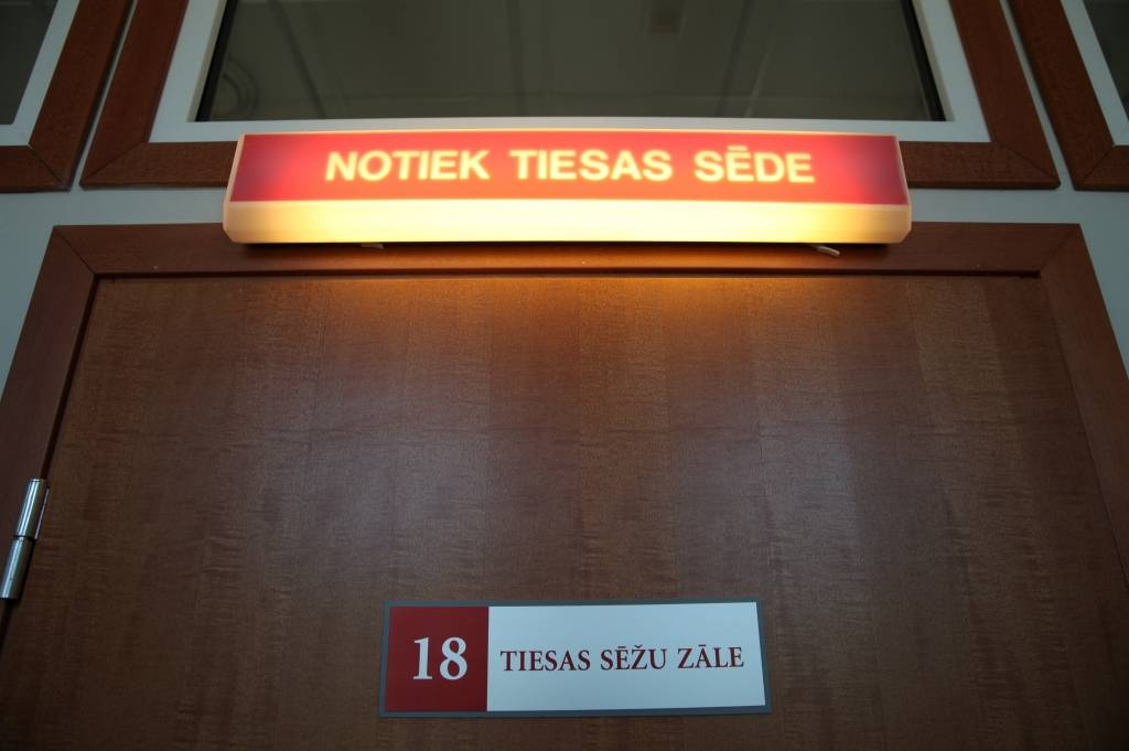 Par balsu pirkšanu Zaķa labā vienam apsūdzētajam piespriež nosacītu sodu, otru attaisno
