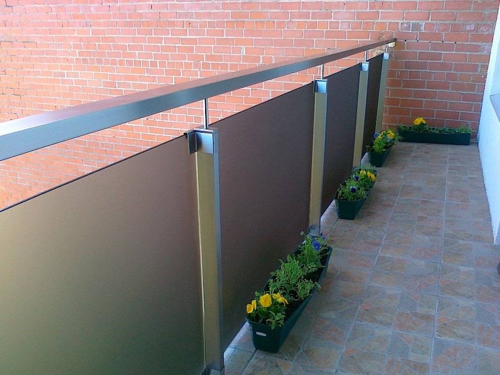 Pa balkonu iekļūst dzīvoklī un paņem mantas