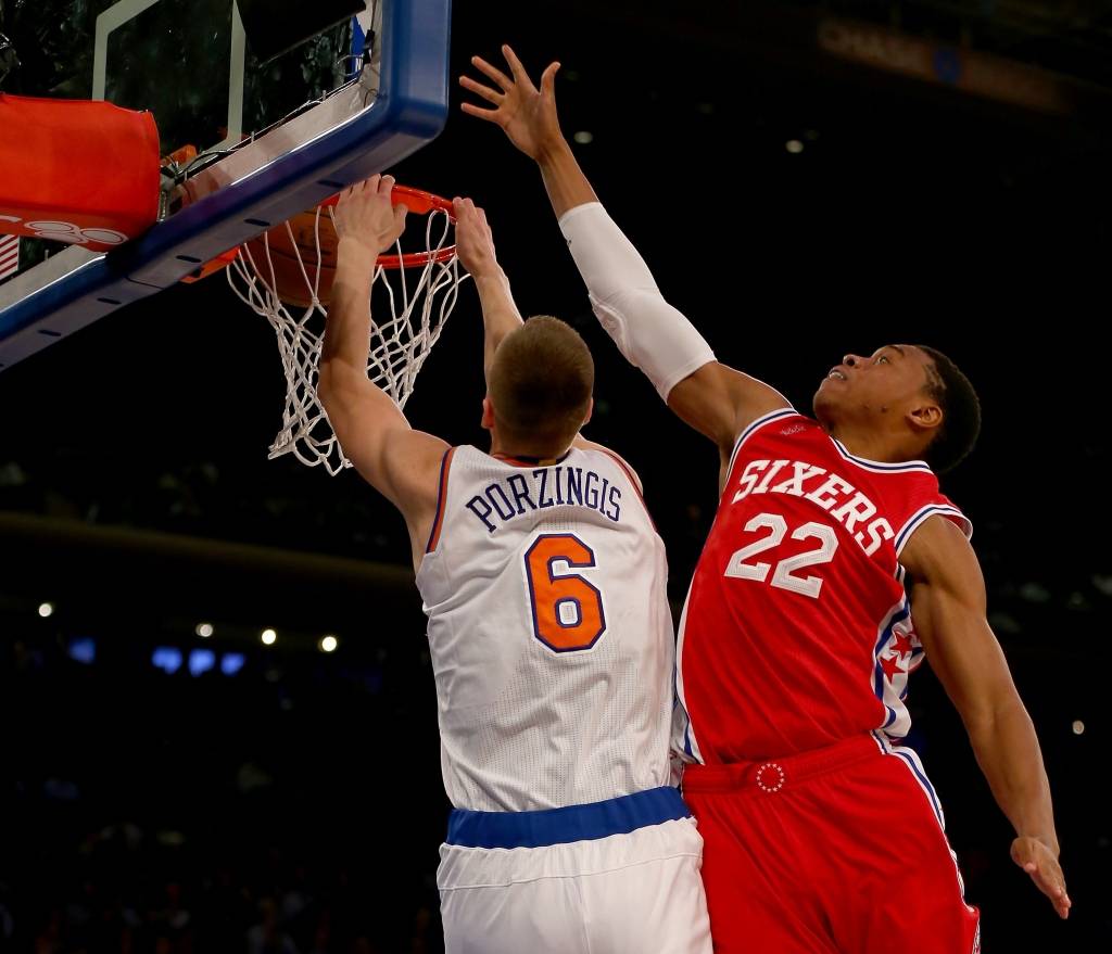 Porziņga double-double palīdz pārtraukt Knicks zaudējumu sēriju (papildināts 8:29)