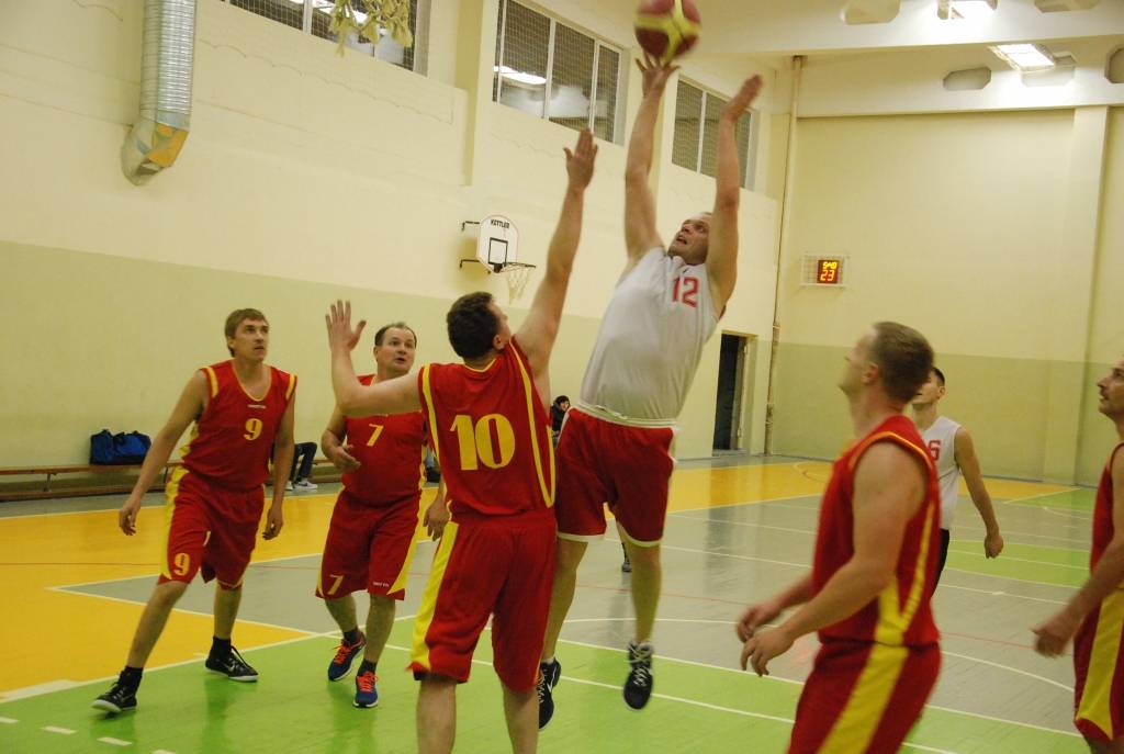 FOTO.VIDEO: "Apriķi" un "Hasenpoth Stabendrill" uzvar Aizputes novada čempionāta basketbolā spēlēs