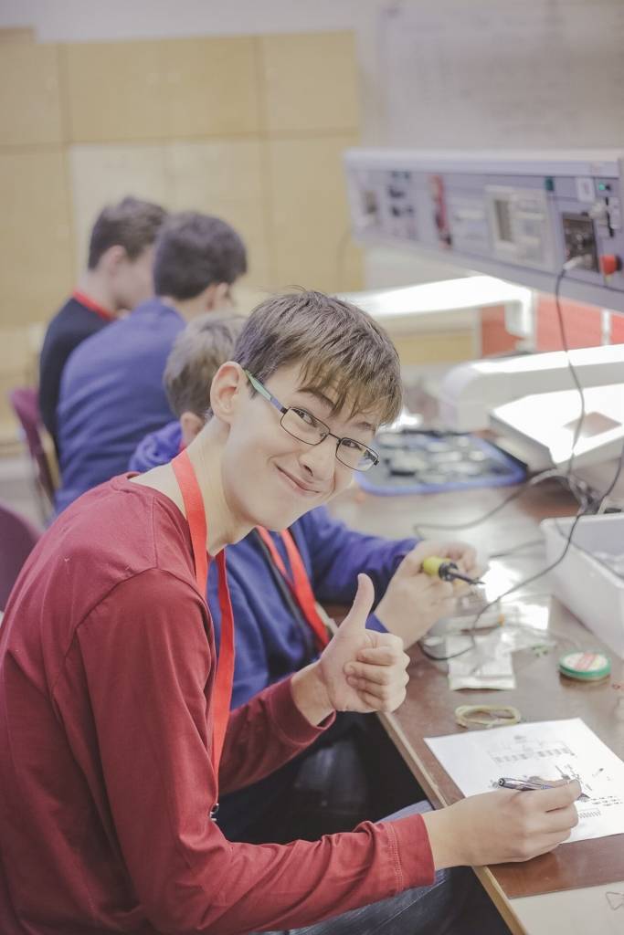 FOTO: Latvijā aug spējīgu elektronikas speciālistu paaudze