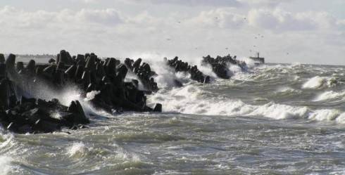 VUGD brīdina par vētru; aicina bez īpašas nepieciešamības neiet ārpus telpām