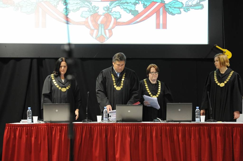 FOTO: Zolitūdes traģēdijas nākamo tiesas sēdi pārceļ uz martu