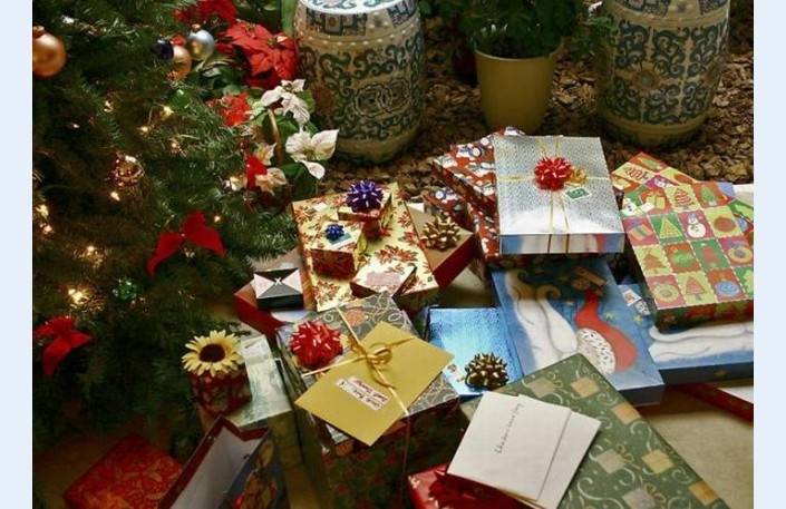 Aptauja: 70% iedzīvotāju budžets vienai Ziemassvētku dāvanai ir līdz 20 eiro