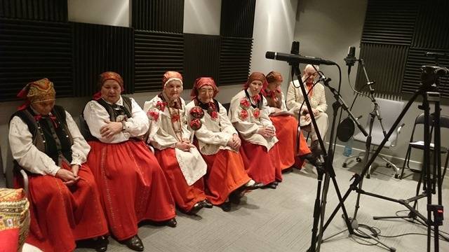Studijā ieraksta Nīcas dziesmu pūru
