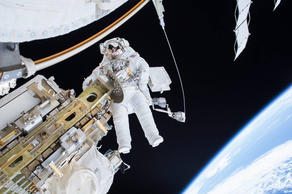 Britu astronauts atvainojas par nepareiza numura uzgriešanu, zvanot no kosmosa