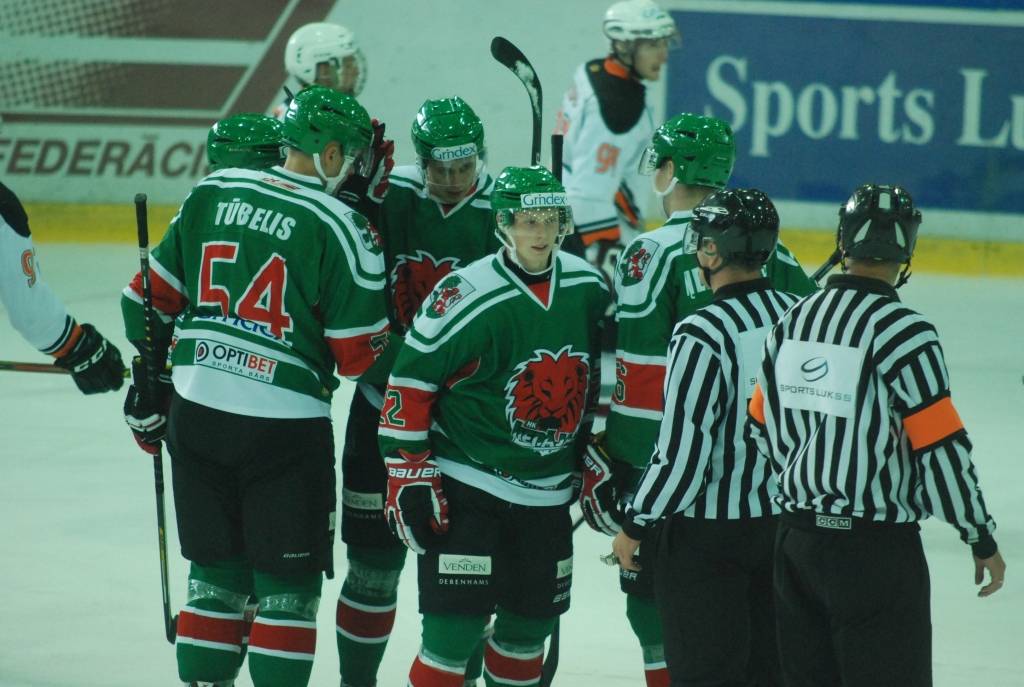 "Liepājas" hokejists Mazurs-Mago karjeru turpinās Zviedrijas trešās līgas klubā