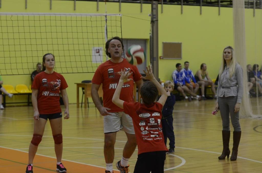 Aizputē notiks volejbola turnīrs ģimeņu komandām