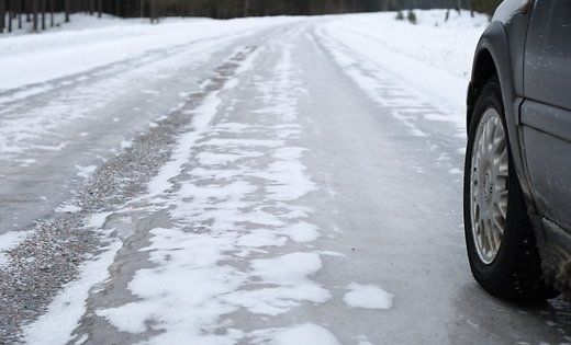 Braukšanas apstākļi joprojām būtiski apgrūtināti visā Latvijā