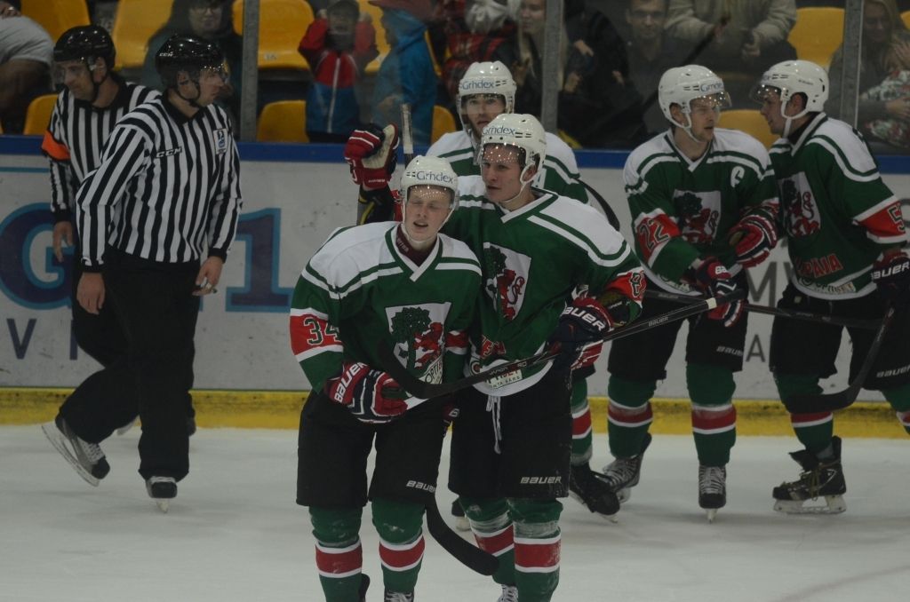 "Liepāja" un "Kurbads" grauj pretiniekus Latvijas hokeja virslīgas spēlēs