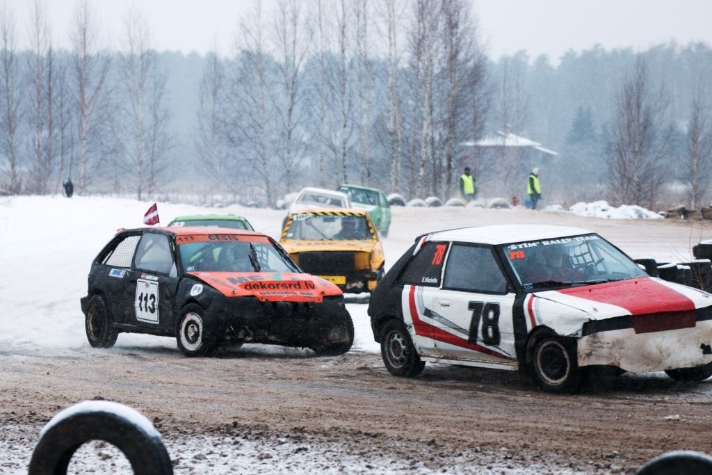Ziemas folkreisā un autokrosā vairāk nekā 40 dalībnieku