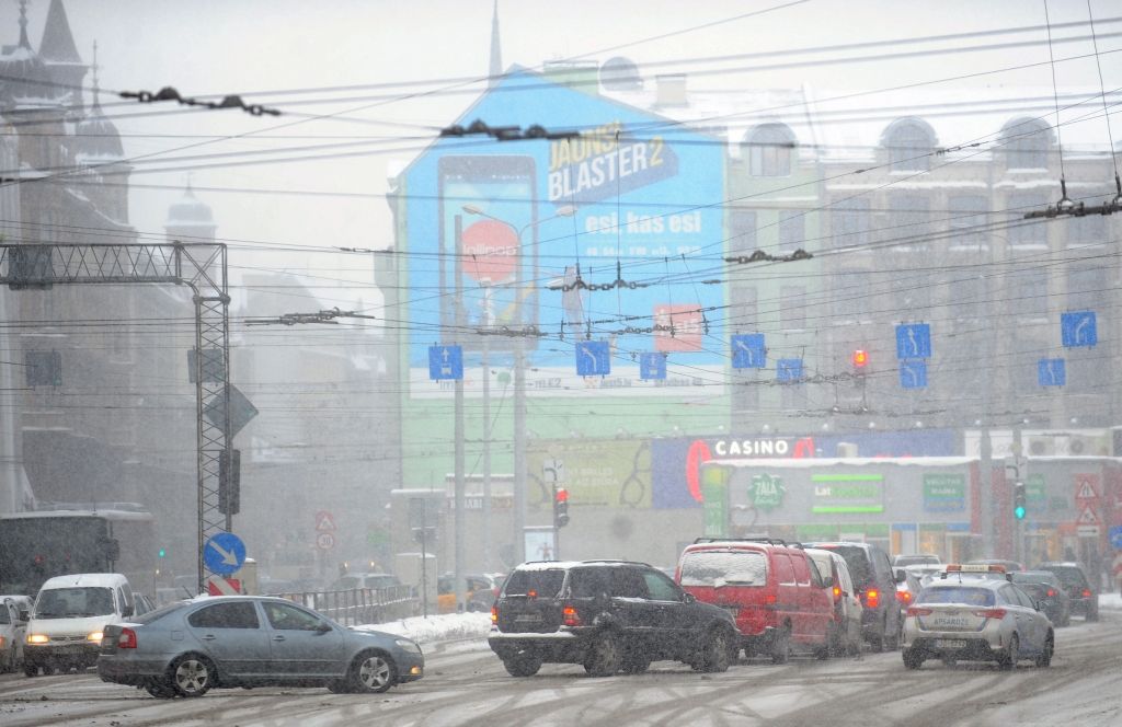 Arī 14. janvārī autovadītāji sabiedriskajā transportā Rīgā varēs braukt bez maksas