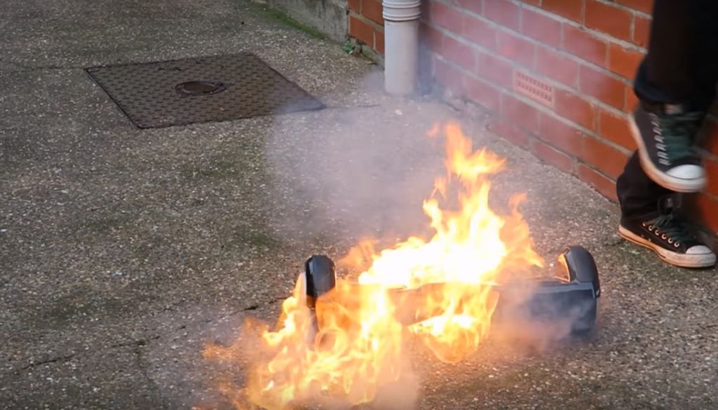 VIDEO: Kā aizdegās un strauji uzliesmo liddēlis