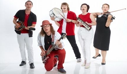 “Laimas muzykanti” kopā ar Ievu Akurāteri