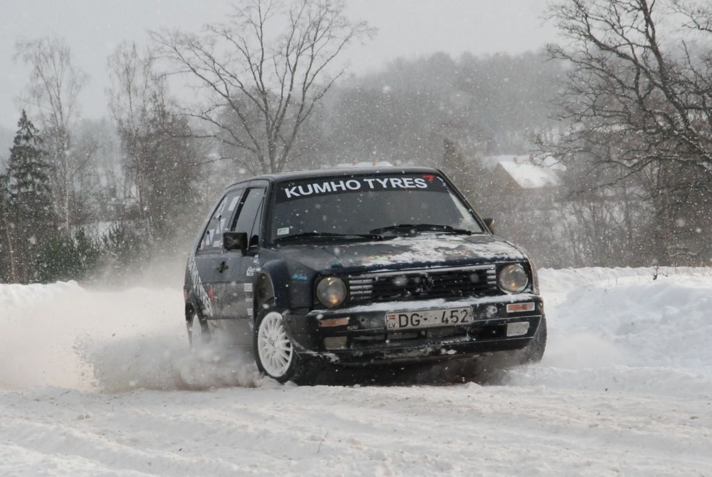 FOTO: "EVE ziemas kausa" pirmais posms Embūtē atvilina daudzus braukt gribētājus 