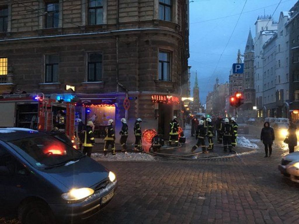 Ugunsgrēks Tērbatas ielas restorānā Steiku Haoss