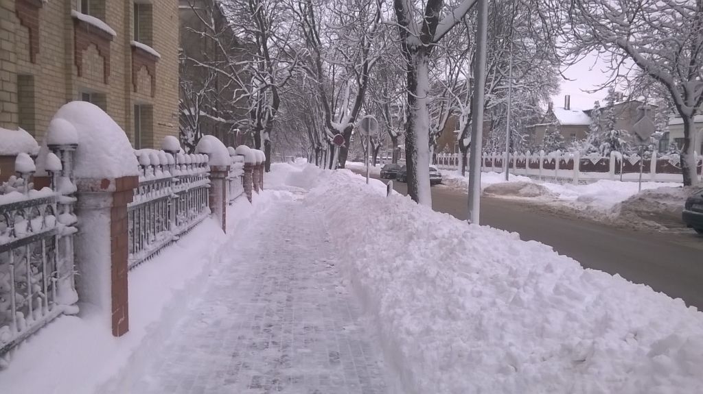 Liepājā sniega sega palielinājusies līdz 34 centimetriem; biedē lāstekas