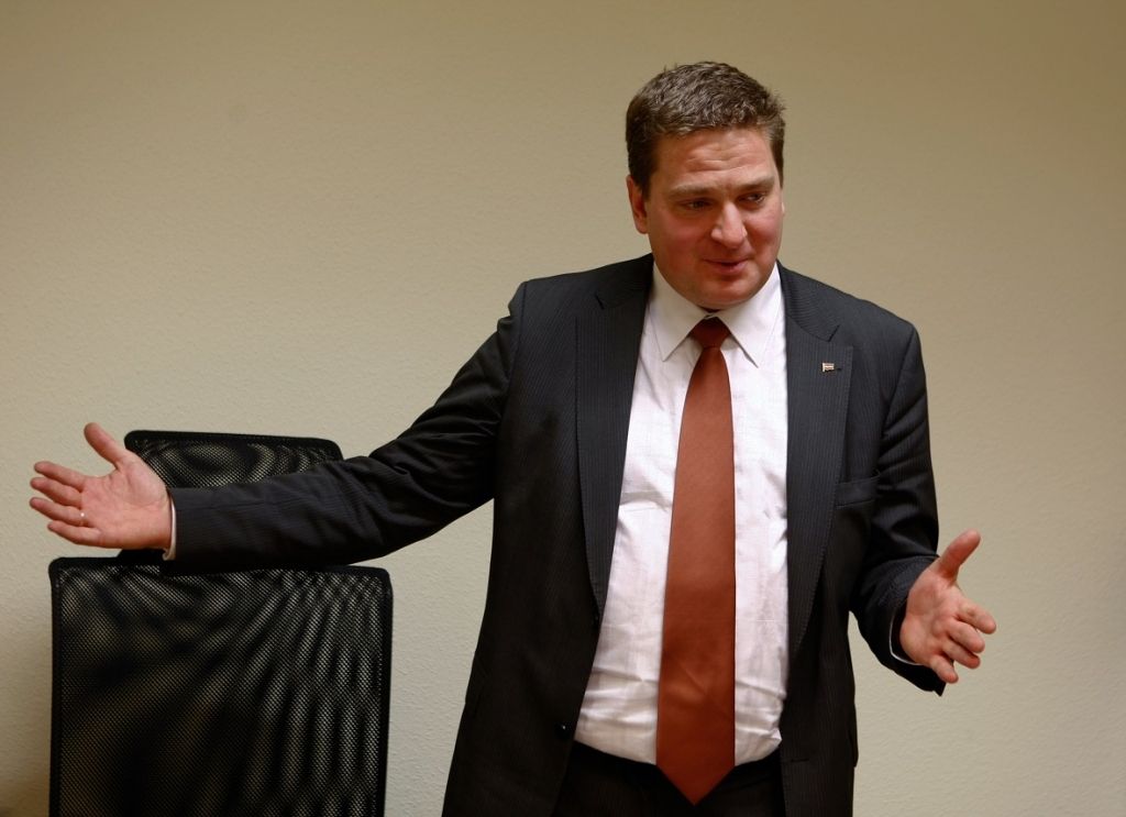 Četriem par balsu pirkšanu Zaķa labā - piespiedu darbs un naudas sodi