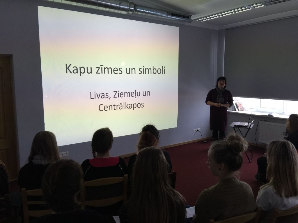 Pēta kapu zīmes Lejaskurzemē