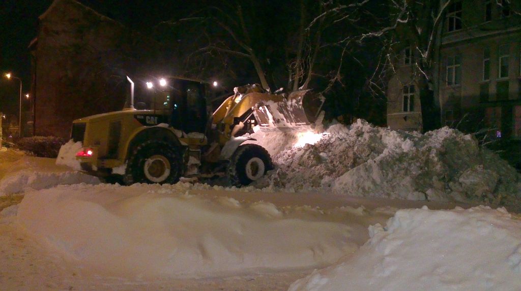 Naktī uz piektdienu no Liepājas izvedīs sniegu