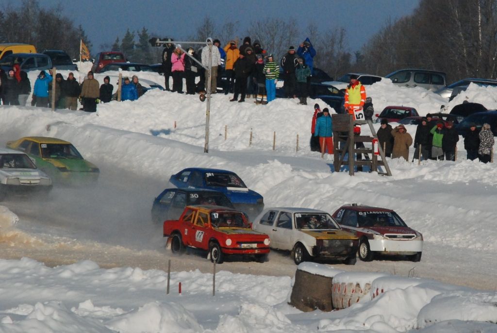 FOTO: Džeriņš pārliecinoši uzvar Vecpilī; folkreisā triumfē Ēķis