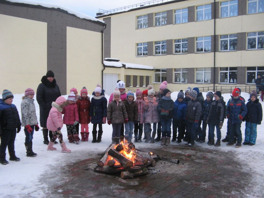 FOTO: Vaiņodē piemin Barikāžu dienas