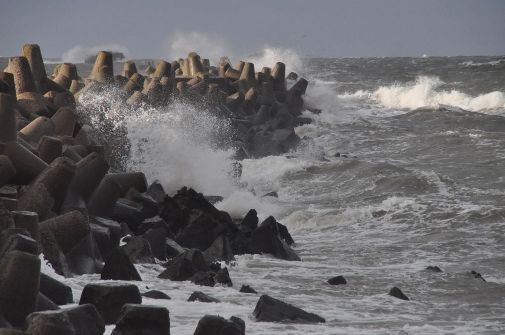 Brīdina par stipru vēju ceturtdien no rīta