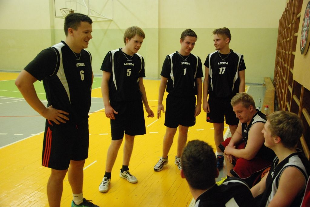 Vai "Hasenpoth Stabendrill" atrisinās Aizputes novada čempionāta basketbolā intrigu?