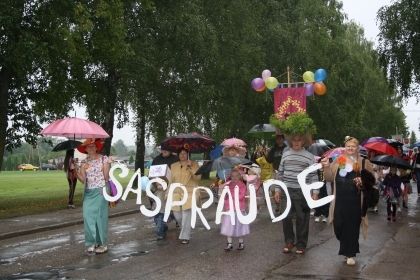 Radošās apvienības “Saspraude” desmit gadu jubilejas izstādes “Pietdienas vāks” atklāšana