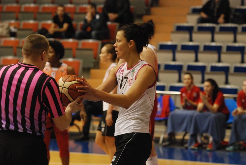 "Vega 1"/"Liepāja" basketbolistes sīvā mača galotnē Latvijas un Igaunijas čempionāta spēlē piekāpjas "Catz" vienībai