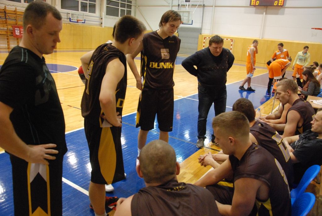 "Dunika" Lejaskurzemes novadu čempionātā basketbolā uzvar "Priekuli"