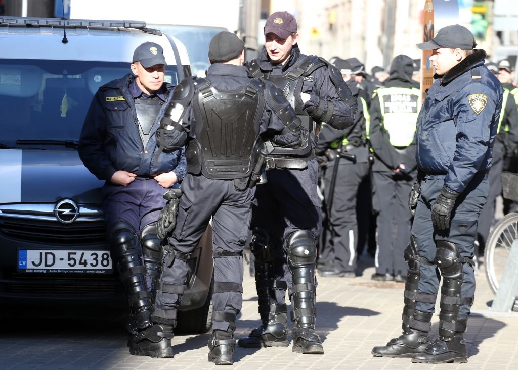 Specvienība Omega atrisina ķīlnieku krīzi Pļavniekos (papildināts 12:42)