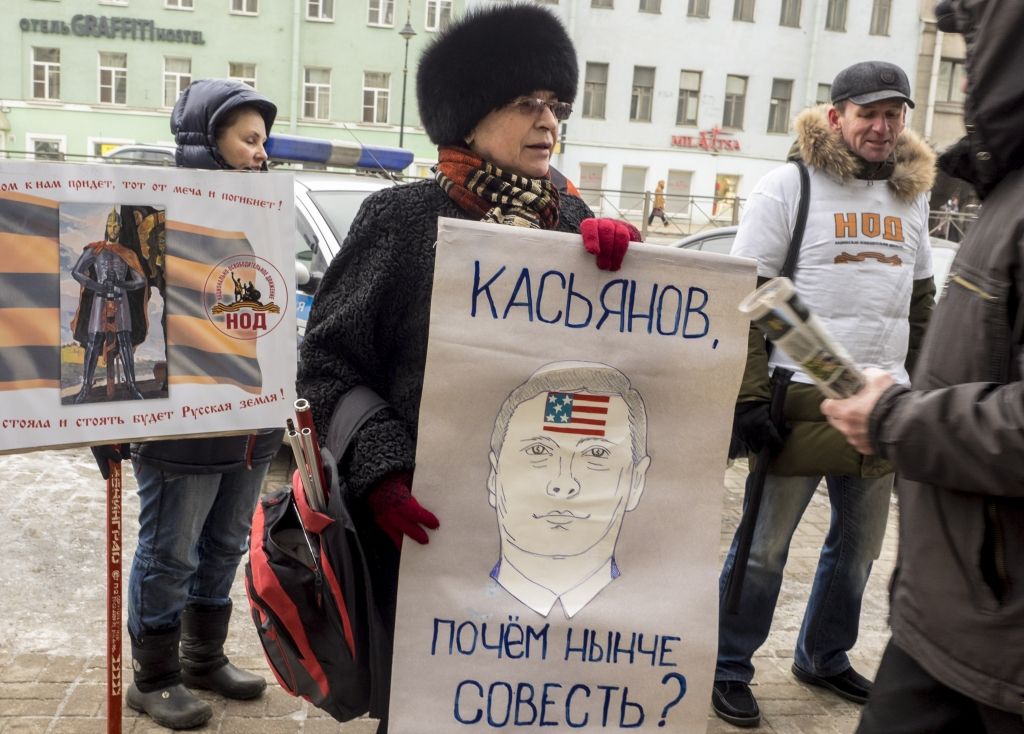 VIDEO: Pēc tortes incidenta Kasjanovu apmētā arī ar olām