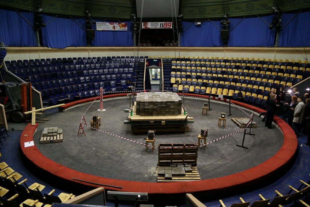 Tviterpērles: Rīgas cirks slēgts, bet politiskais vēl vaļā