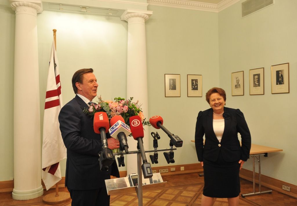 Foto mirkļi no jaunās valdības pirmās dienas