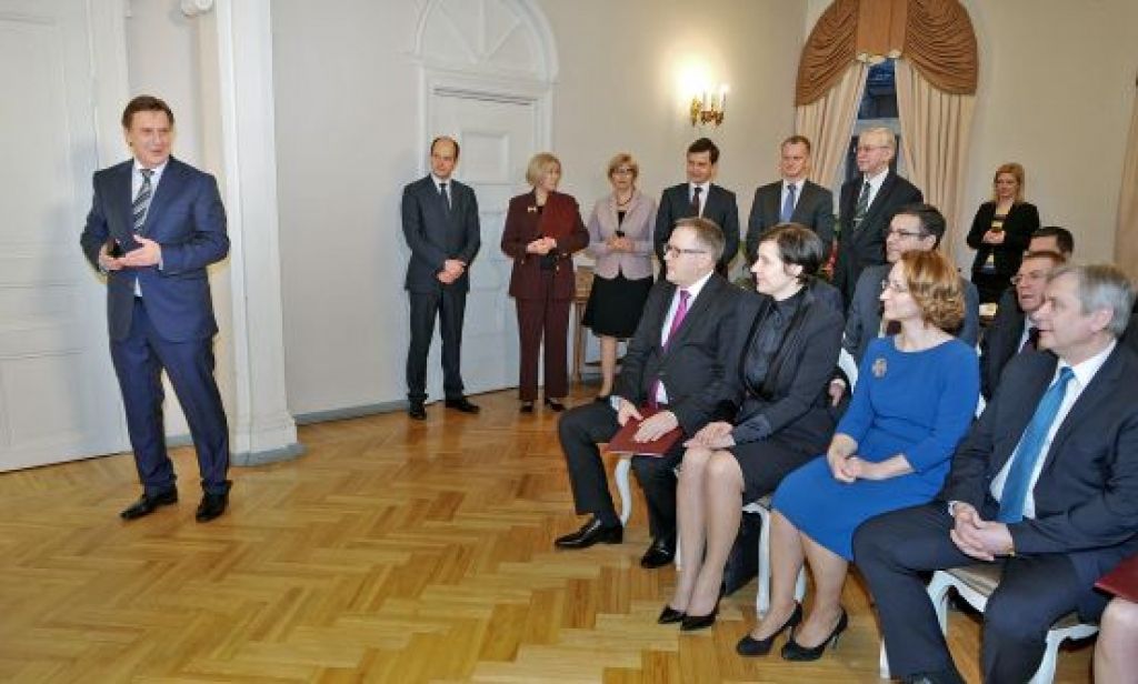 Ministriem būs jāstrādā kopā