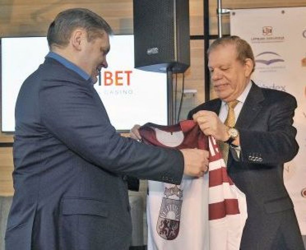 Hokeja izlases trenera izvēle uzkarsētā atmosfērā