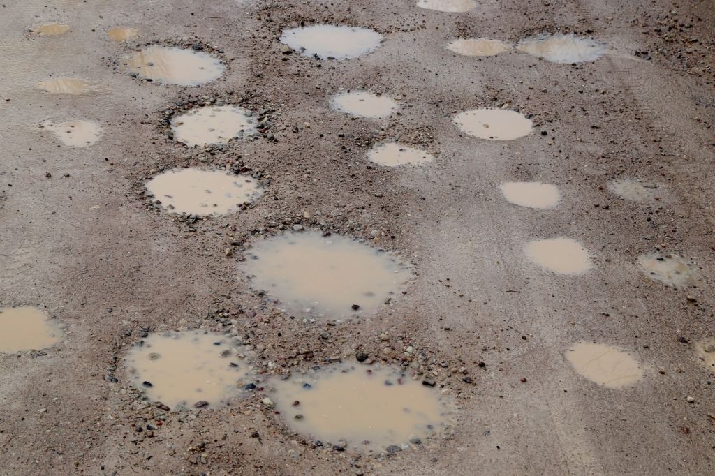 LVC: Šonedēļ uz autoceļiem var pastiprināti veidoties bedres