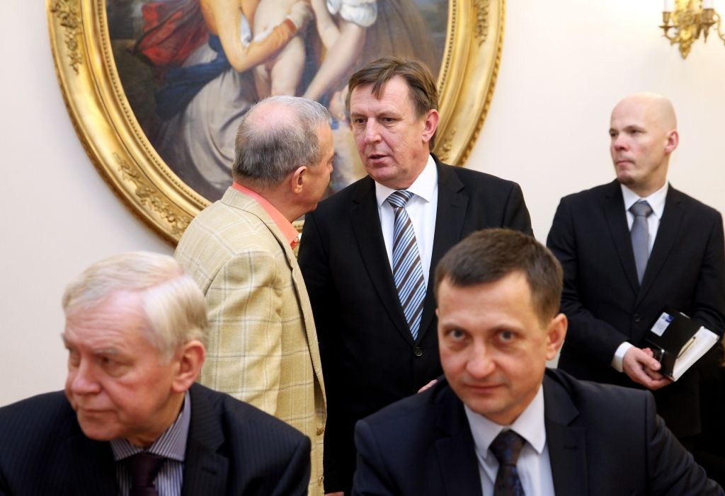 Partiju liktenis arī ministru komandu rokās