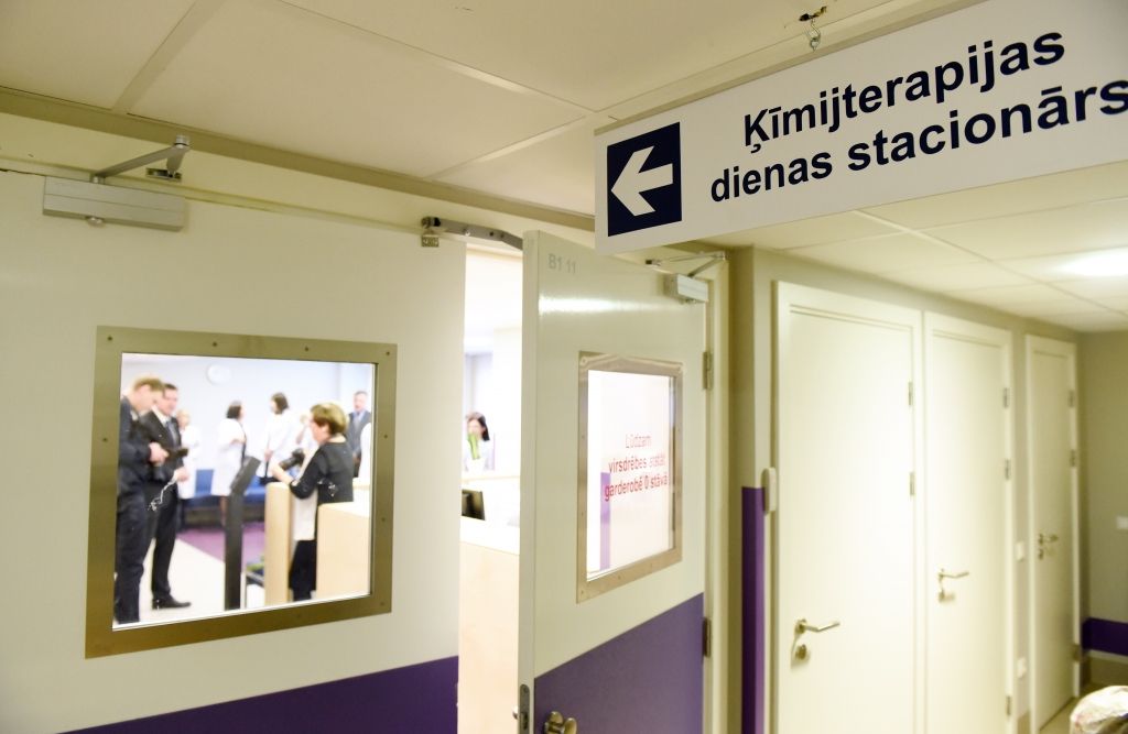 FOTO: Latvijas Onkoloģijas centrā atklāj rekonstruēto Ķīmijterapijas un hematoloģijas klīniku