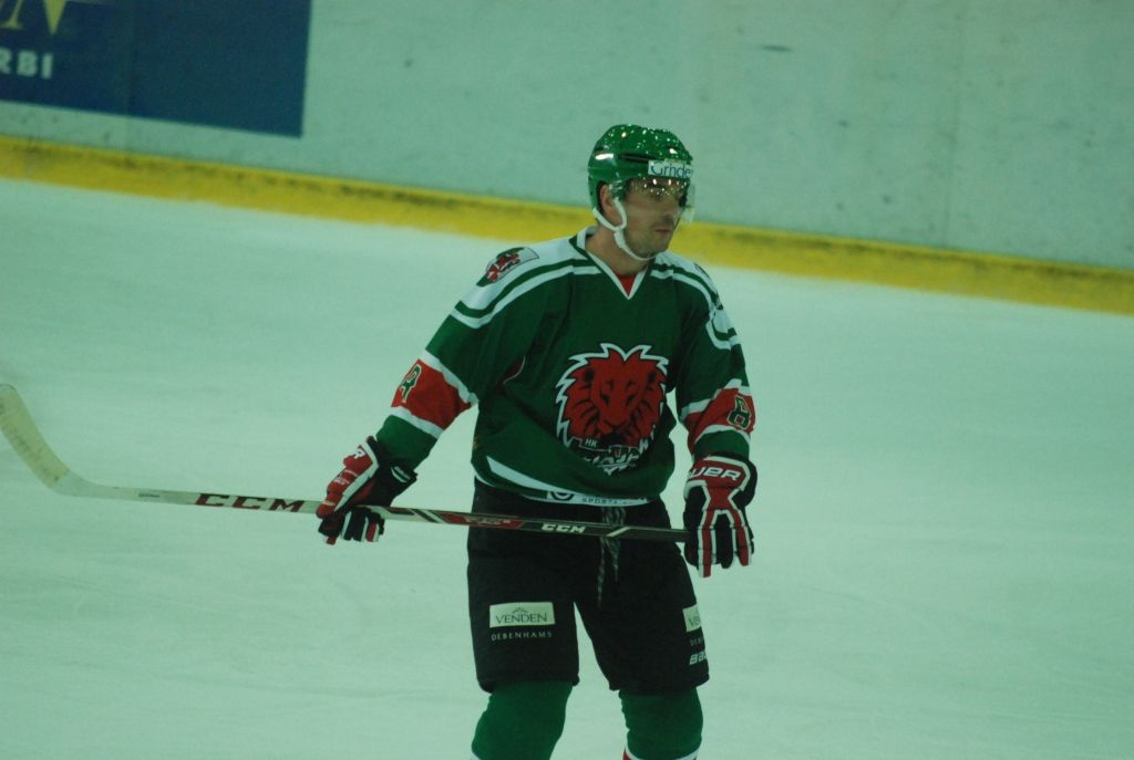 "Mogo" hokejisti "bullīšos" pārspēj līderi "Liepāju"