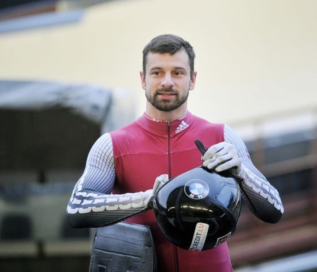 FOTO: M.Dukuram trases rekords un līderpozīcija pēc PČ pirmās dienas (papildināts 17:10)