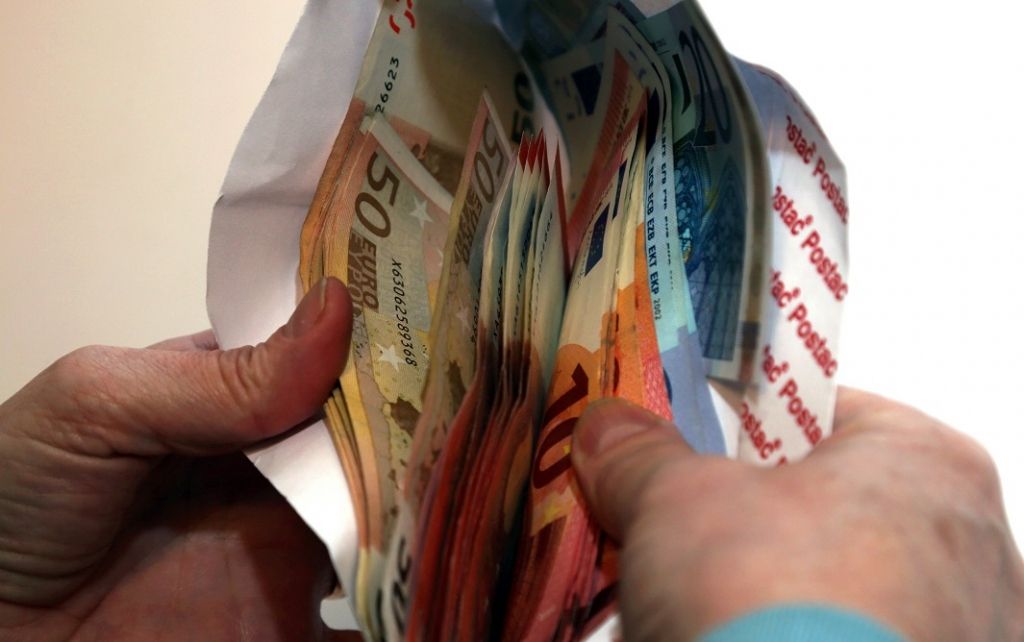 Par iespējamu kukuļošanu aiztur ekonomikas policijas amatpersonu (papildināts 12:18)