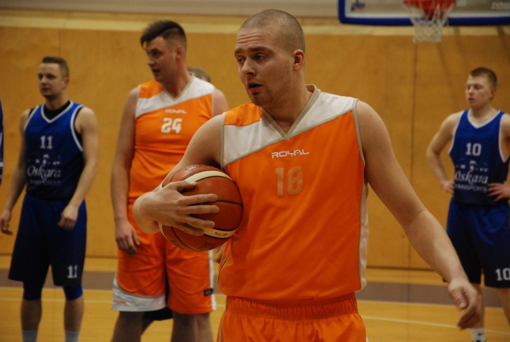 FOTO: "Vērgale 1" Lejaskurzemes novadu čempionātā basketbolā uzvar "Ogu"