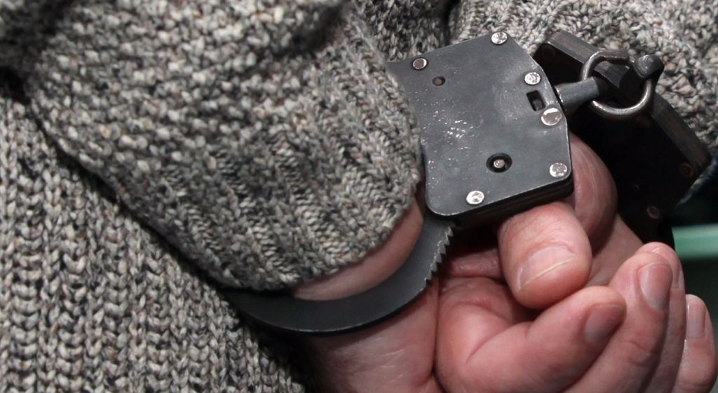 Kukuļošanā aizdomās turētajam ENAP inspektoram piemēro apcietinājumu