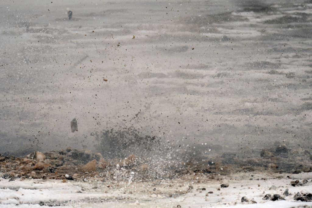 Vecdaugavā par zemūdens medībām aiztur vīrieti ar harpūnšauteni