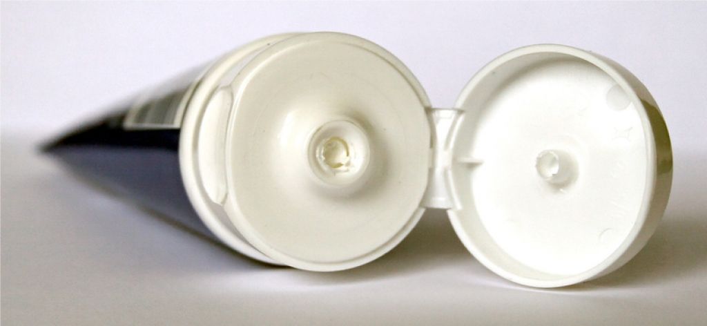 Brīdina par potenciāli riskantiem atpazīstamu zīmolu skaistumkopšanas produktiem
